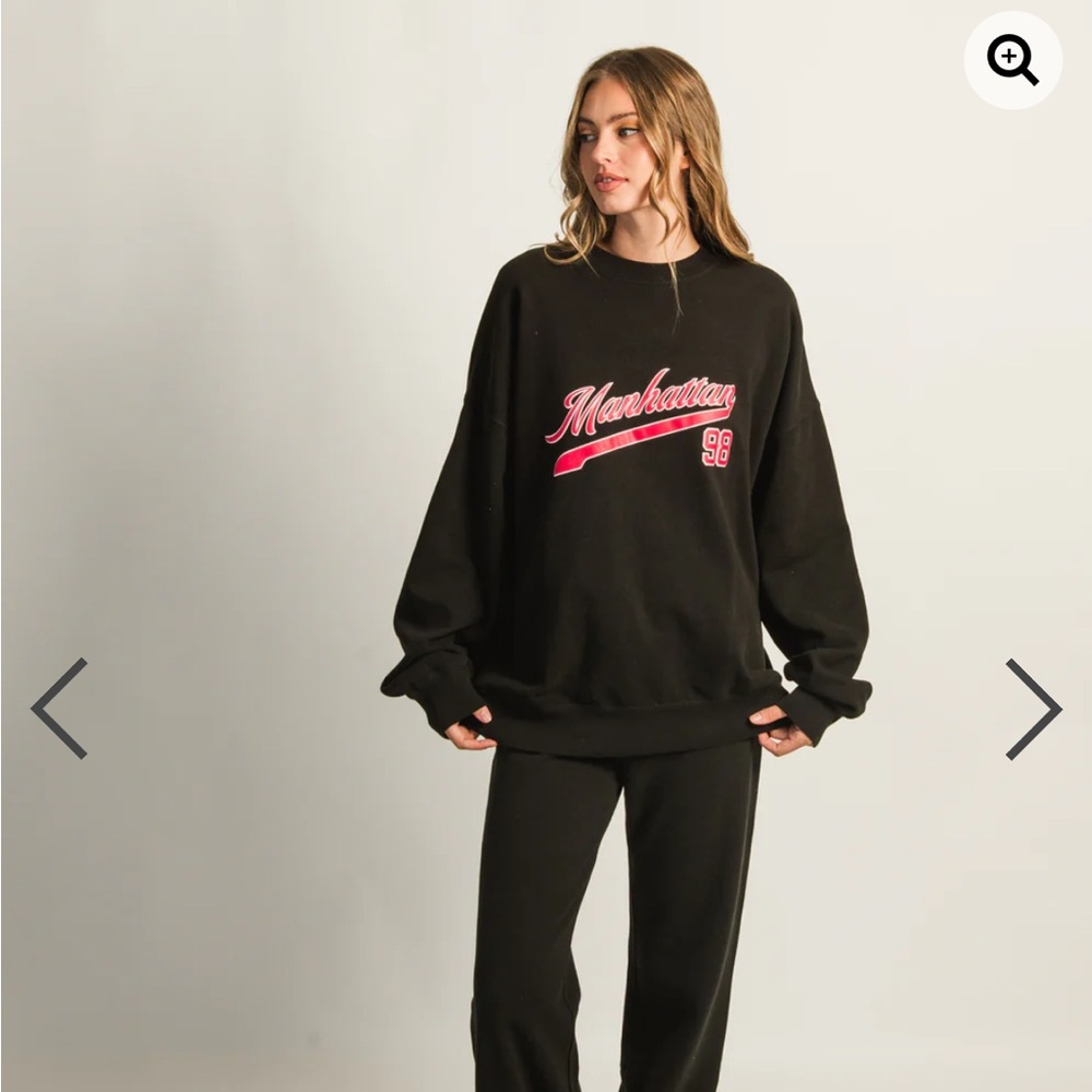 BNWT Harlow Black Crewneck Sweater with Red Manhattan 98